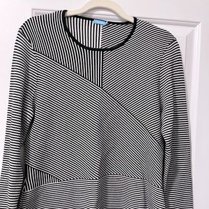 J McLaughlin black/white sweater geometric shape, close fitting